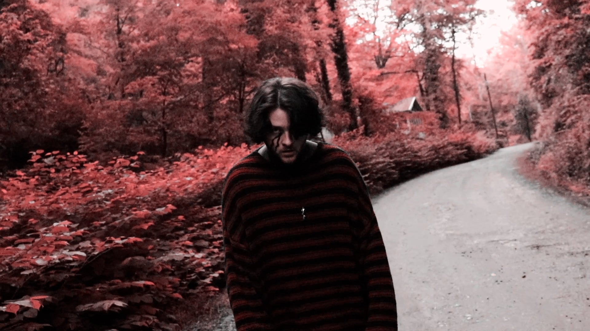 Load video: Grimzlee: "Break In Me"